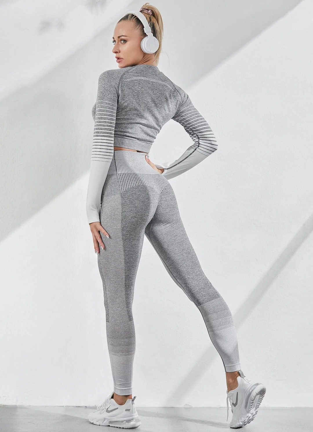 Seamless Outdoor Two Piece Set Women Long Sleeve Crop Top Sport Leggings Tracksuit Fitness Gym Suits For Women