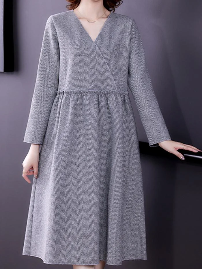Elegant Mid-length Knitted Dress