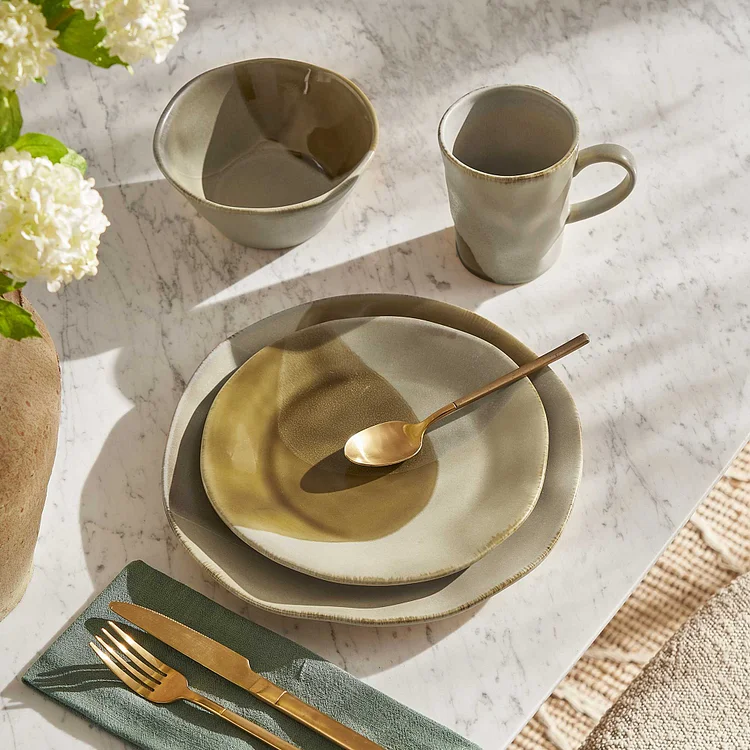 Eleanor 4-Piece Dinnerware Set
