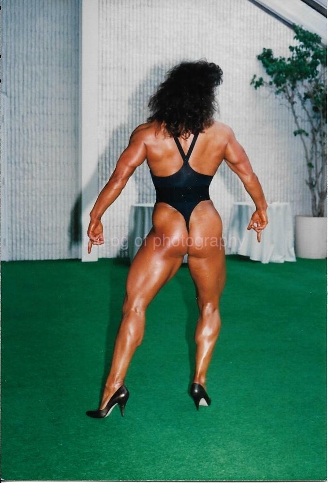 MUSCLE WOMAN 80's 90's FOUND Photo Poster painting Color FEMALE BODYBUILDER Original EN 16 19 U