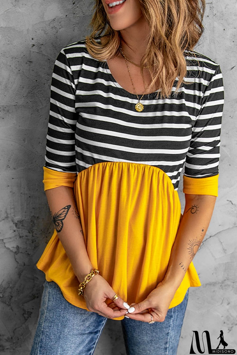 MidiSono - Striped Ruffled O-Neck Blouse