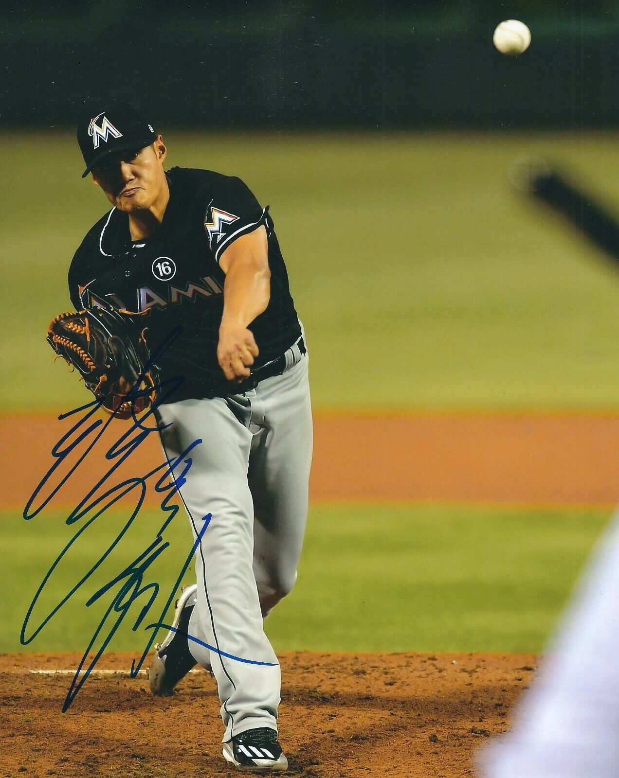 Signed 8x10 WEI-YIN CHEN Miami Marlins Autographed Photo Poster painting - w/COA
