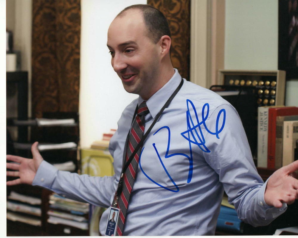 TONY HALE SIGNED AUTOGRAPHED 8X10 Photo Poster painting -TOY STORY, VEEP, ARRESTED DEVELOPMENT 1