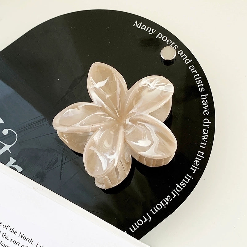 Women’s Sweet Minimalist Flower Resin Hair Claws