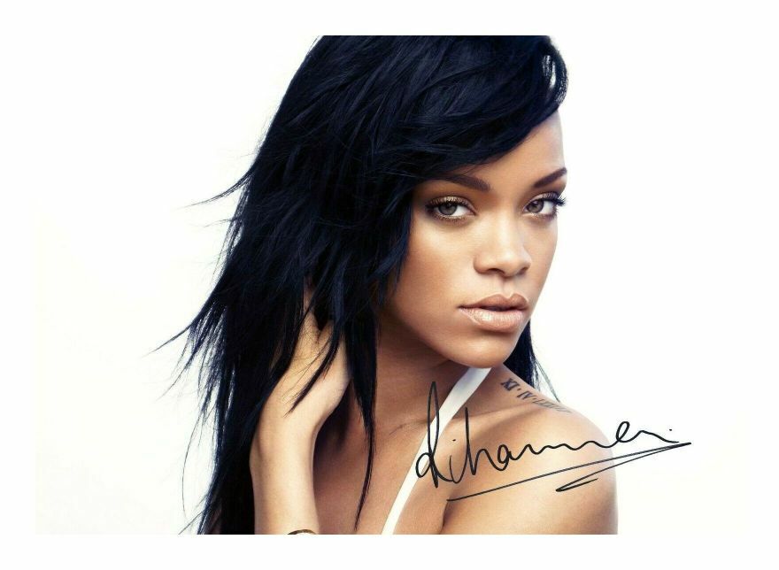 RIHANNA AUTOGRAPH SIGNED PP Photo Poster painting POSTER