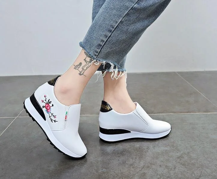 NEW Brand Women Casual Shoes Woman Sneakers Fashion Breathable PU Leather Platform White Women Shoes Soft Footwears Embroidered