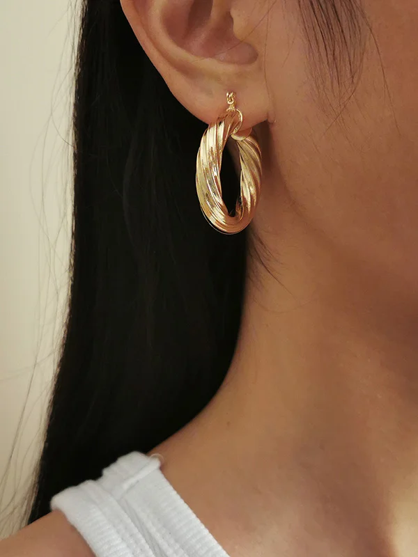 Fashion Retro Spiral Geometric Round Stud Simple Earrings