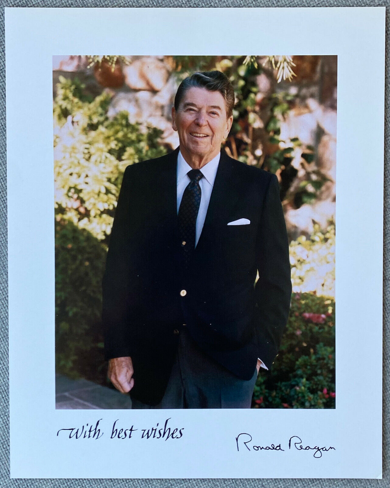 United States President Ronald Reagan Signed 8x10 Color Photo Poster painting - Rare Collectible