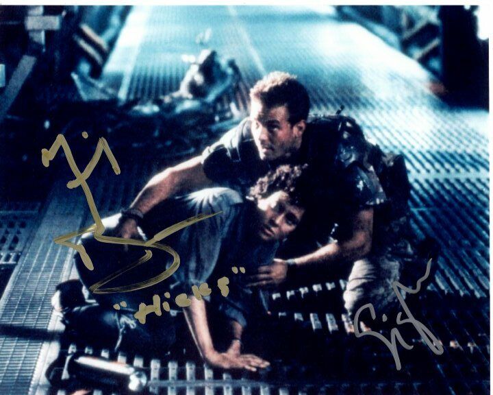 MICHAEL BIEHN & SIGOURNEY WEAVER signed autographed ALIENS Photo Poster painting