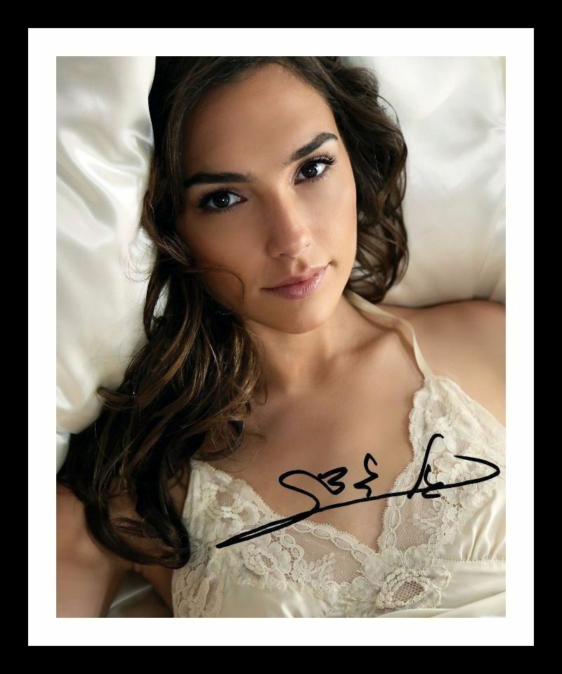 Gal Gadot Autograph Signed & Framed Photo Poster painting 4