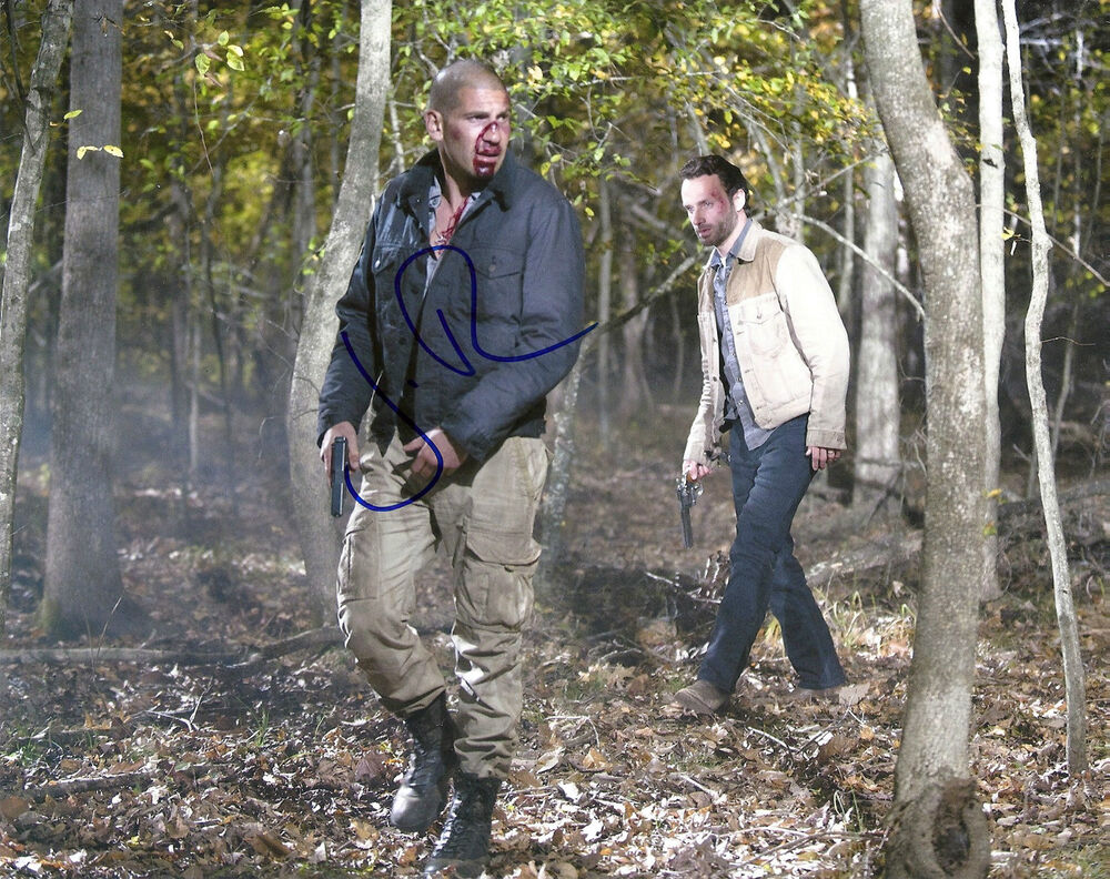 JON BERNTHAL 'THE WALKING DEAD' SHANE SIGNED 8X10 PICTURE *COA 5