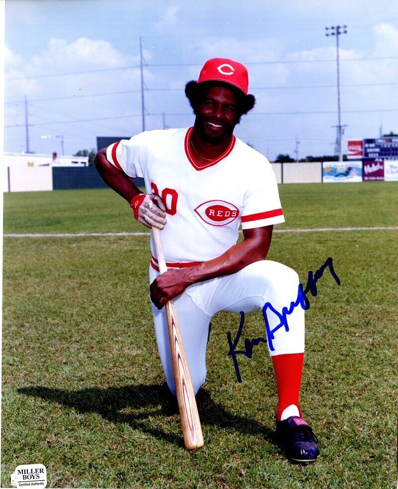 Ken Griffey Sr. Signed - Autographed Cincinnati Reds 8x10 inch Photo Poster painting