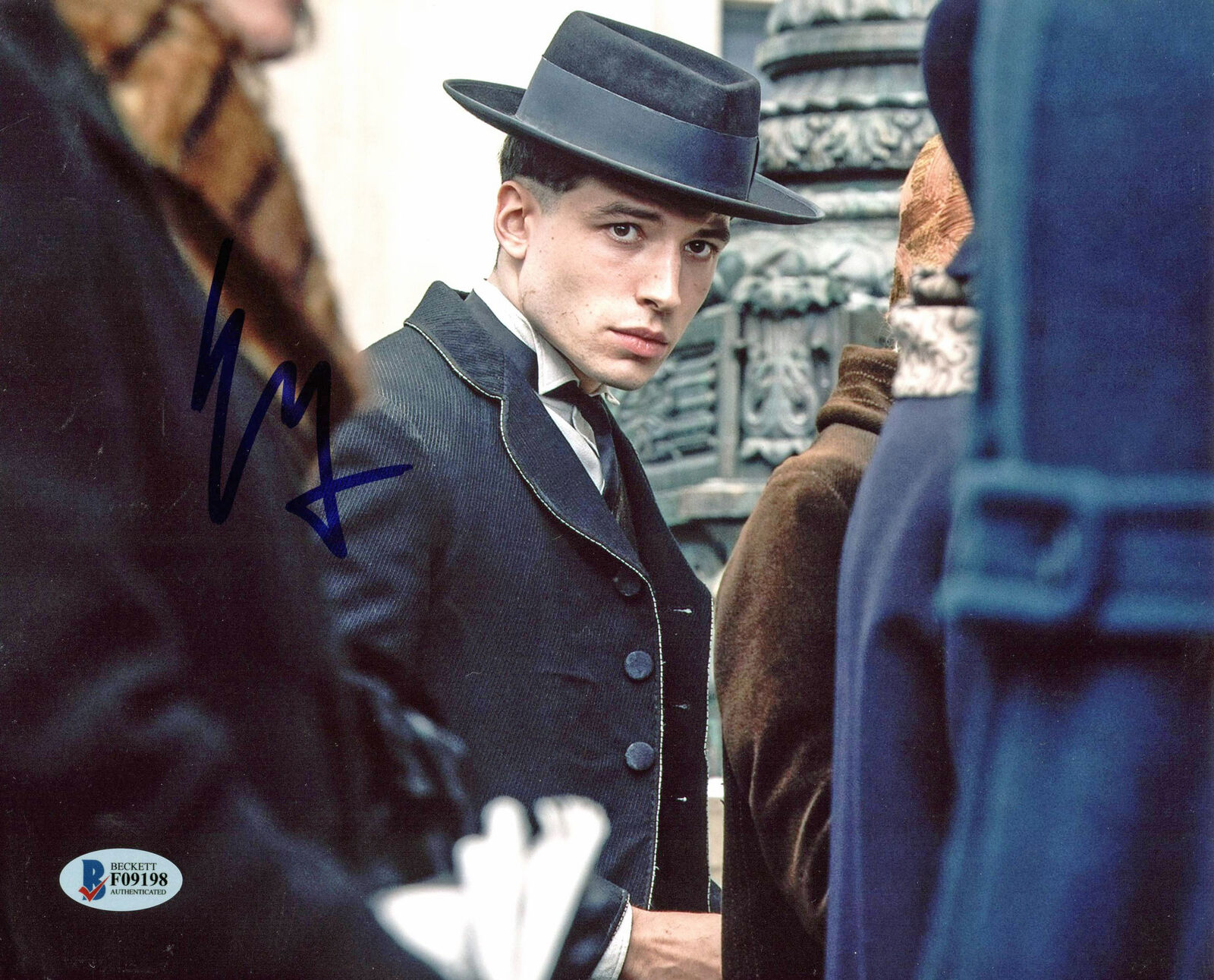 Ezra Miller Fantastic Beasts and Where to Find Them Signed 8x10 Photo Poster painting BAS F09198