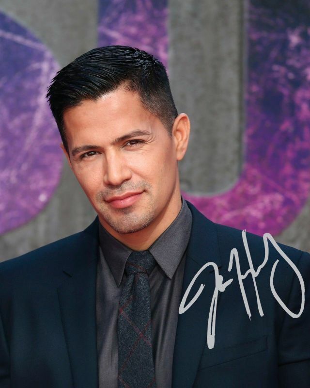 Jay Hernandez Autograph Signed Photo Poster painting Print