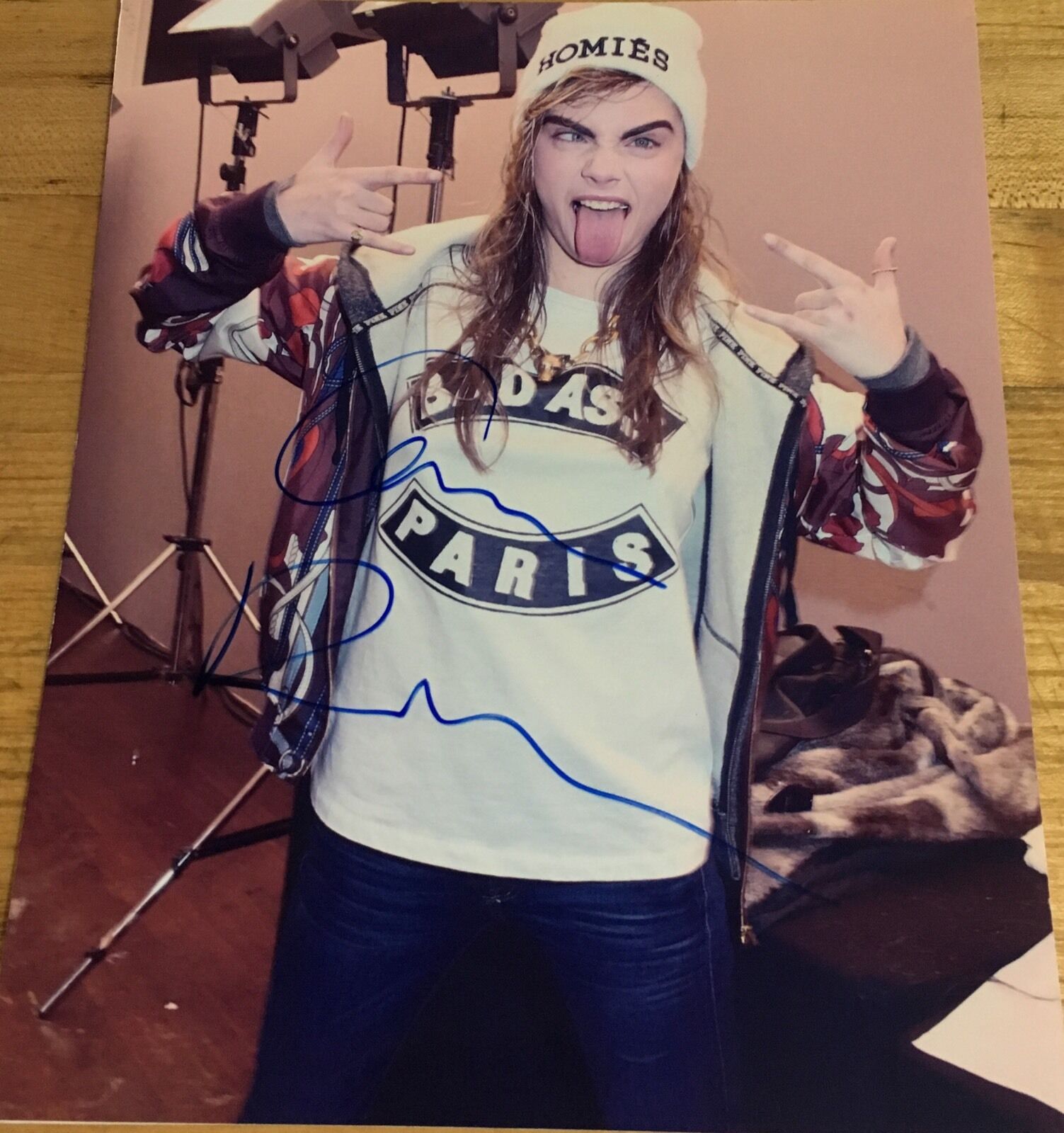 CARA DELEVINGNE SIGNED AUTOGRAPH SEXY HOT PUNK ROCK HAT SEDUCTIVE 8X10 Photo Poster painting COA