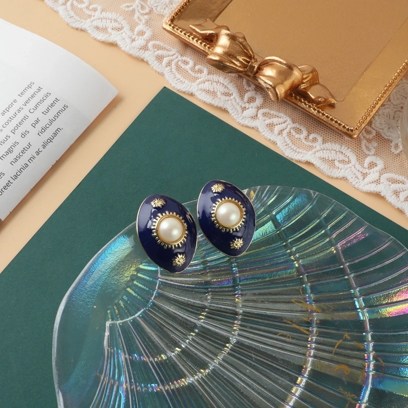 Retro Round Alloy Inlay Pearl Women’s Ear Studs 1 Pair