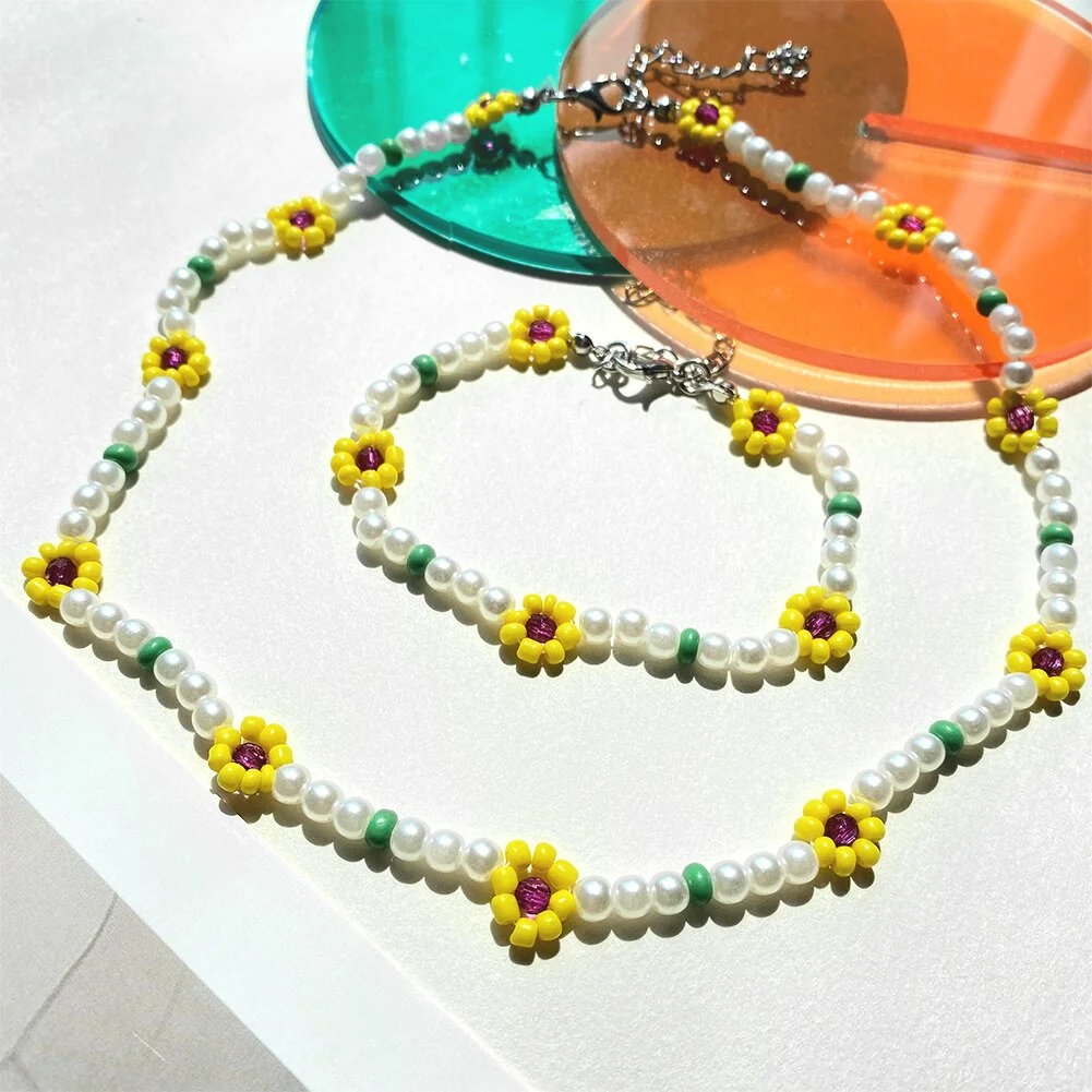 Dvacaman Korean Trendy Colorful Little Daisy Flower Beaded Necklace for Women Boho Acrylic Bead Clavicle Necklace Choker Jewelry