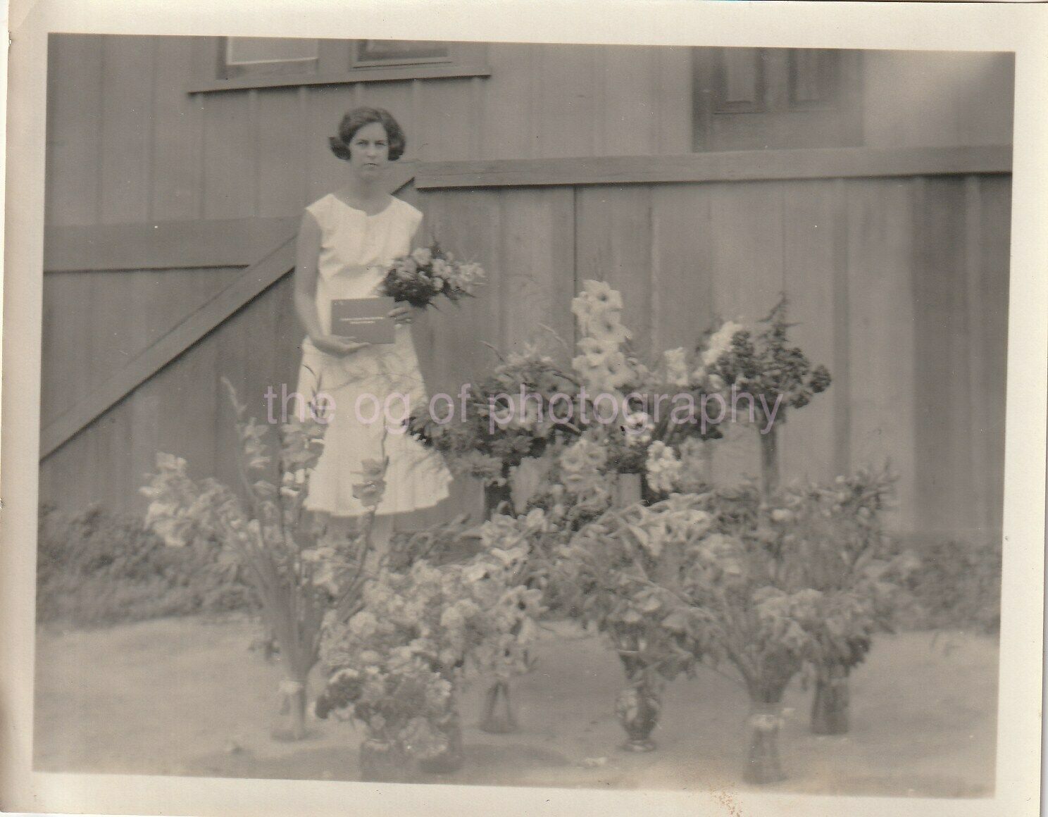 FLOWER GIRL Young Woman FOUND Photo Poster painting bw Photo Poster paintingGRAPHYDD 94 21 K