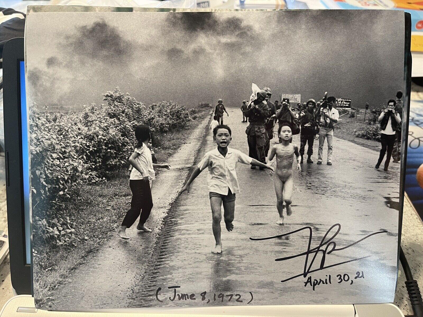 Kim Phuc Signed BAS Beckett Authenticated Vietnam 'Napalm Girl' 8x10 Photo Poster painting D5