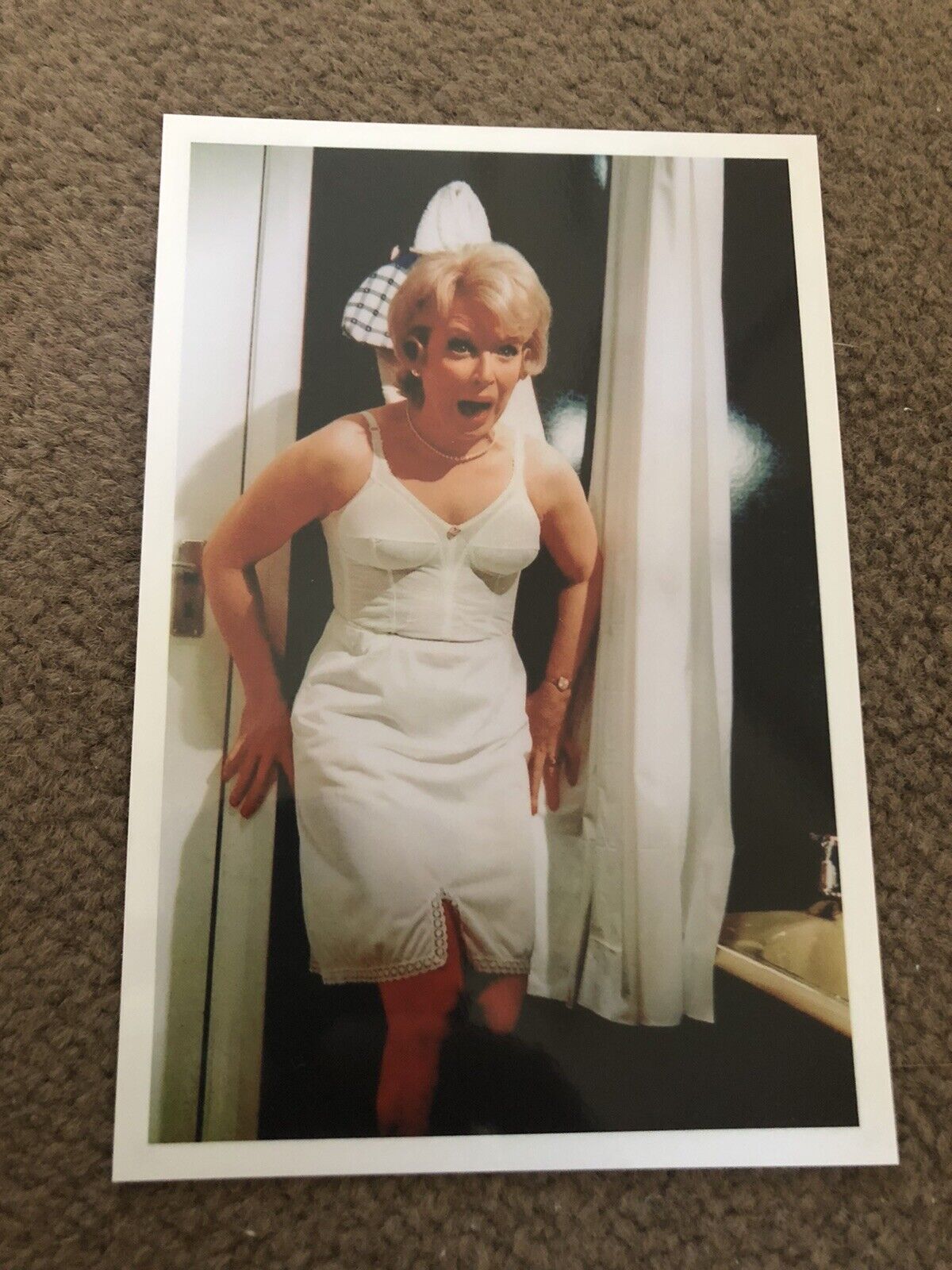 JUNE WHITFIELD (CARRY ON) UNSIGNED Photo Poster painting 6x4”