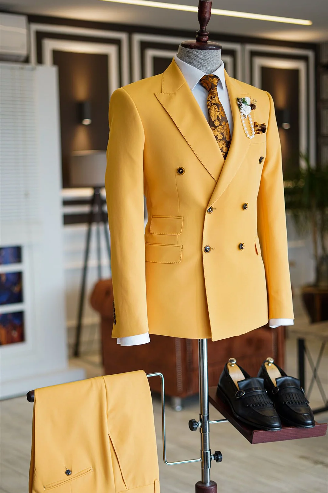 Popular Yellow Double Breasted Bepoke Party Evening Suits With Peaked Lapel Party