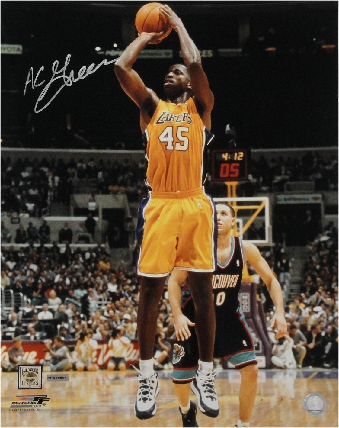 AC A.C. Green Hand Signed Autographed 16x20 Signed LA Lakers Photo Poster painting Jump Shot UDA