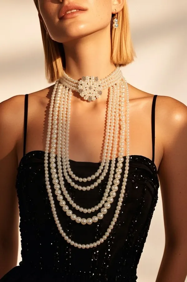 Fashionable Multi-layered Necklace with Diamond and Pearl Flowers