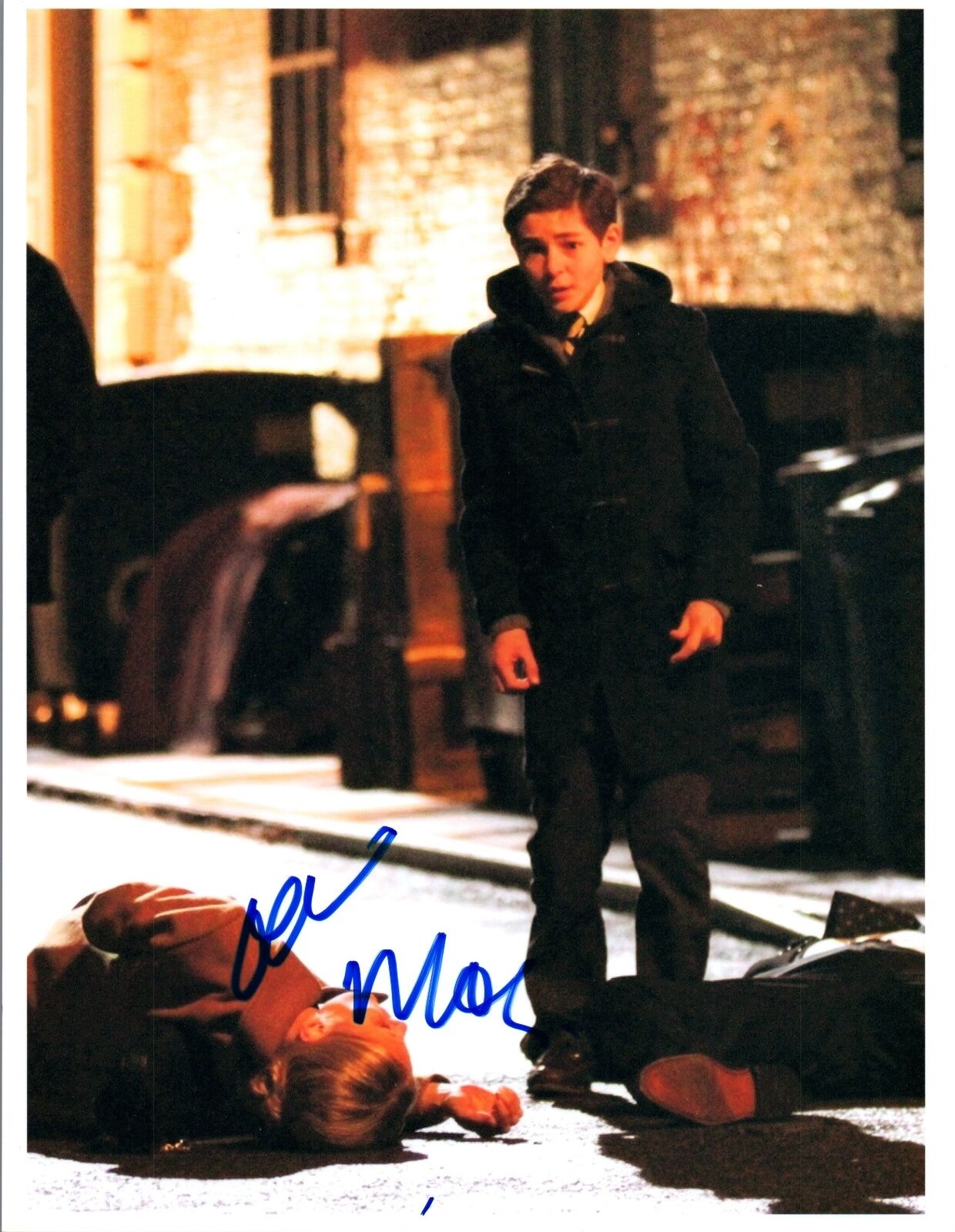 David Mazouz Signed Autographed 8x10 Photo Poster painting Gotham Bruce Wayne Full Sig COA VD