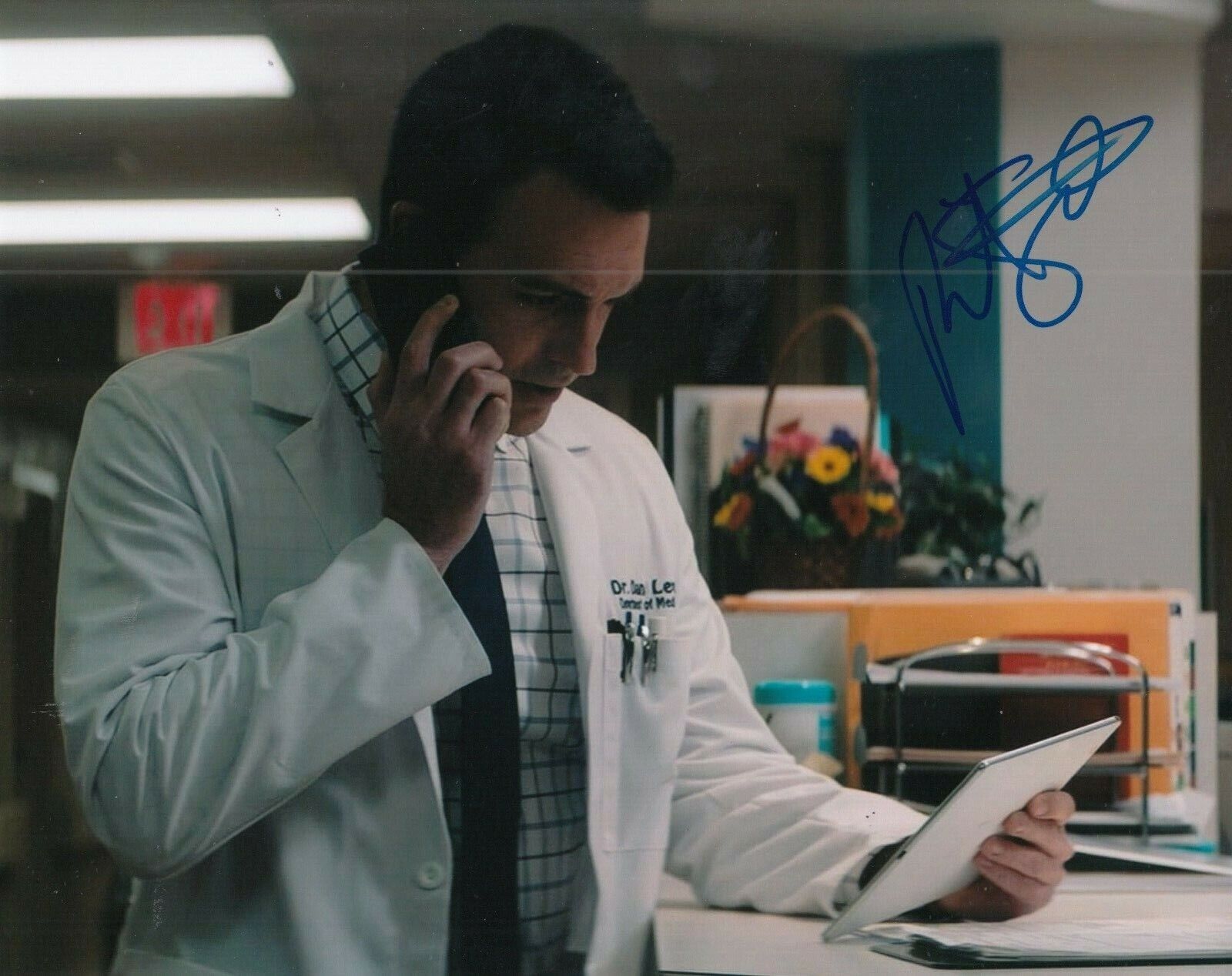 REID SCOTT signed (VENOM) Movie 8X10 autographed Photo Poster painting *Dr Dan Lewis* W/COA #2