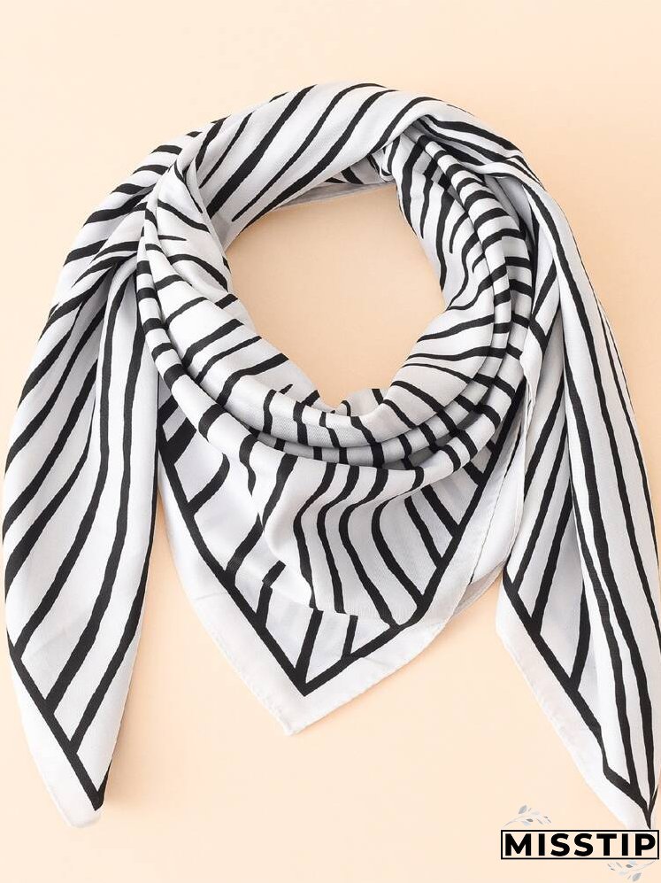 Irregular Line Print Bandana