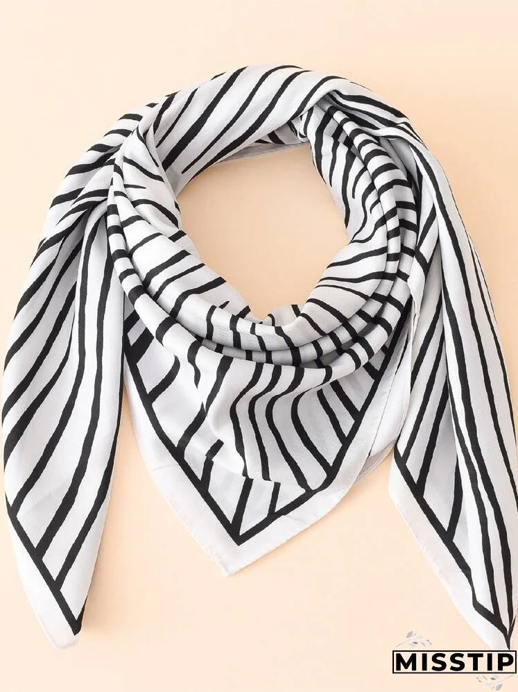 Irregular Line Print Bandana