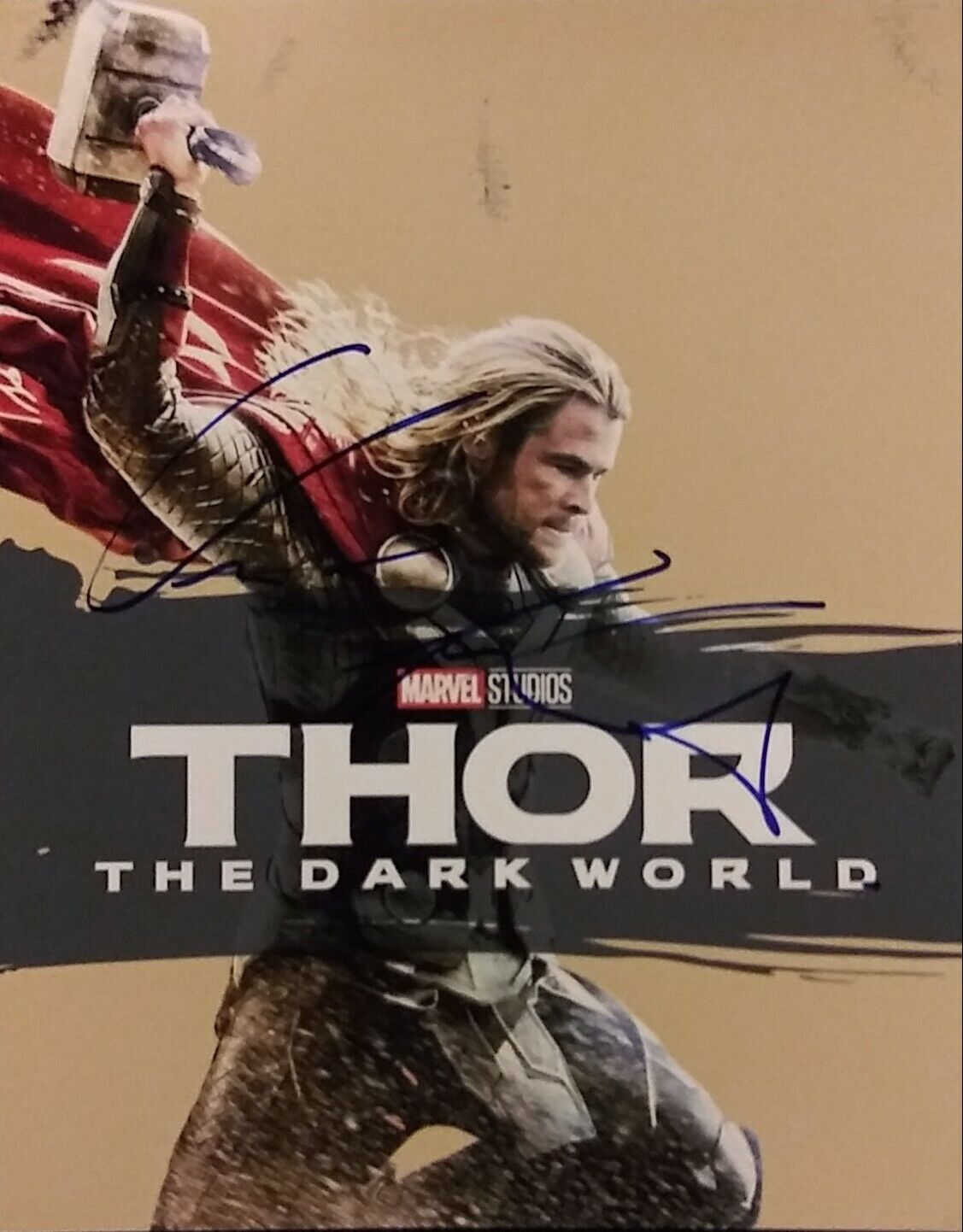 Chris Hemsworth signed 8 x 10