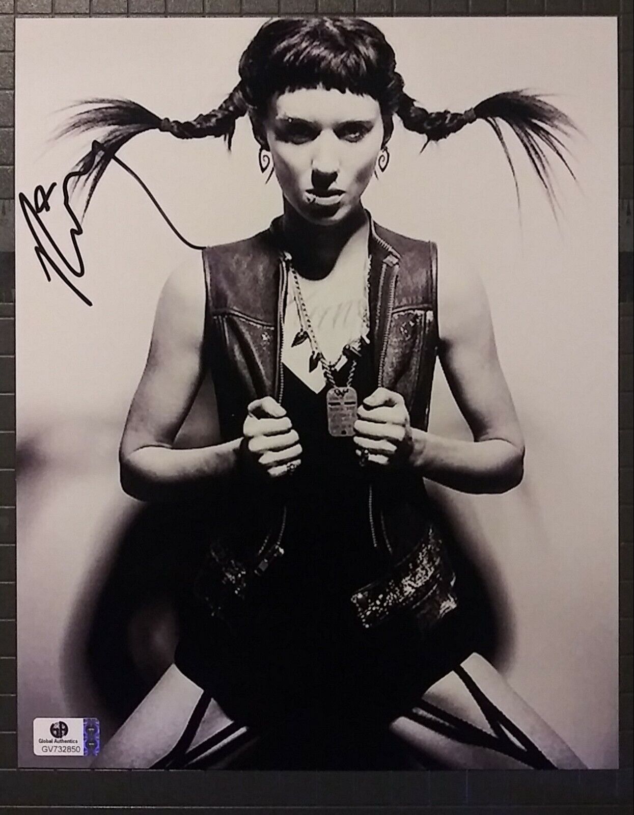 Rooney Mara signed 8x10 COA GAI