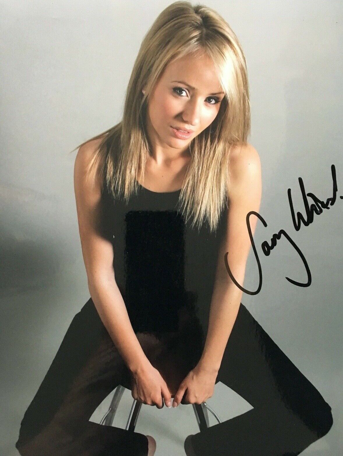 SAMMY WINWARD - POPULAR BRITISH ACTRESS - EMMERDALE - SUPERB SIGNED Photo Poster painting