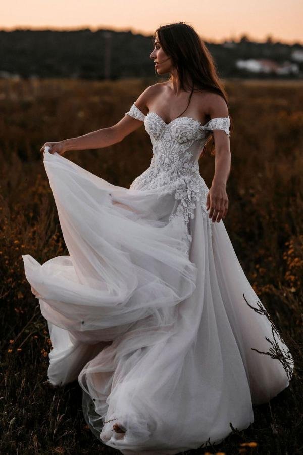 Chic Off-The-Shoulder Tulle A-line Wedding Dress With Appliques Lace | Ballbellas Ballbellas