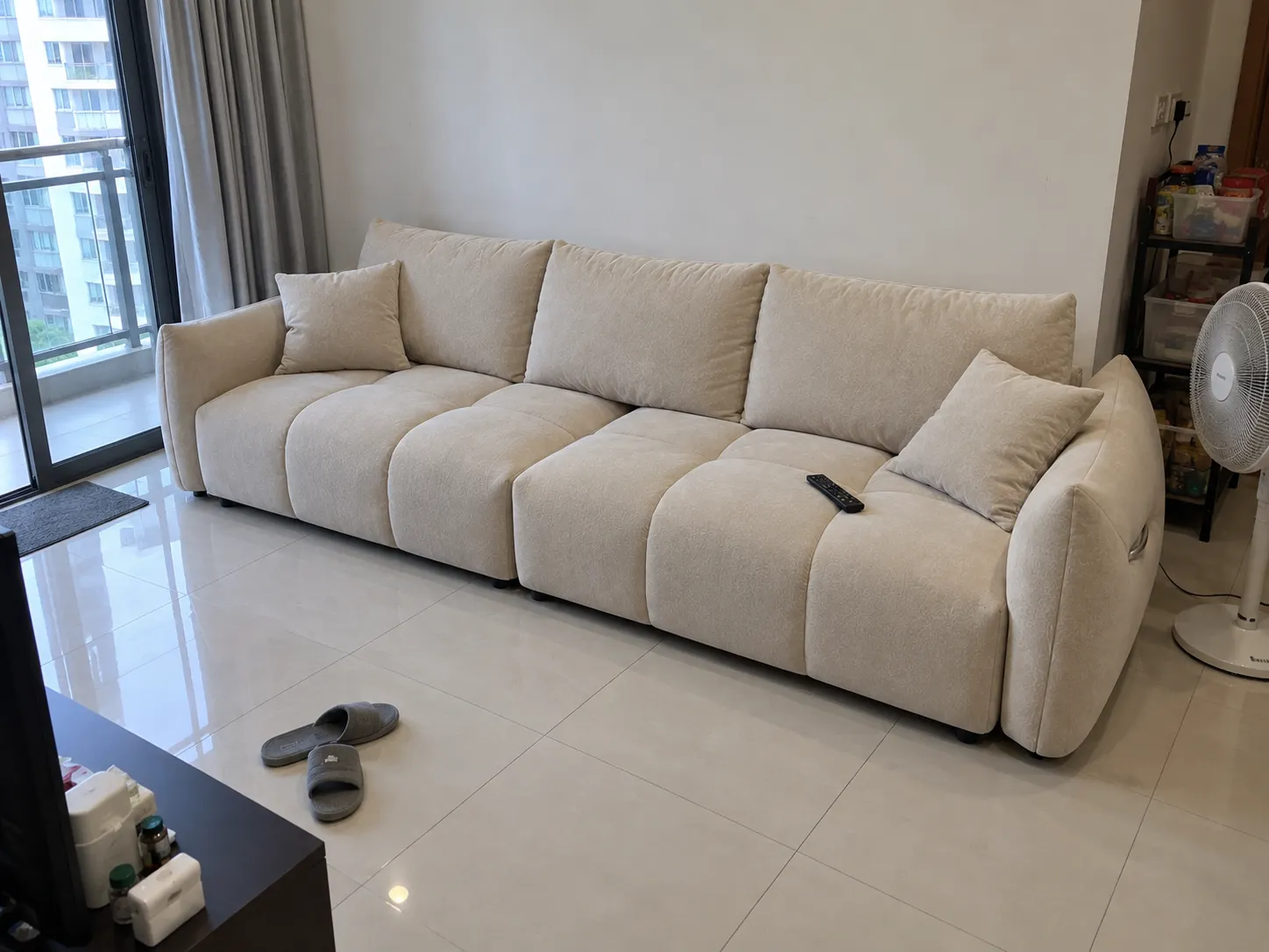AI-generated Maibao sofa home scene: By the window
