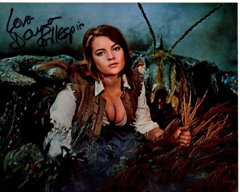 Dana gillespie signed autographed 8x10 the people that time forgot ajor Photo Poster painting