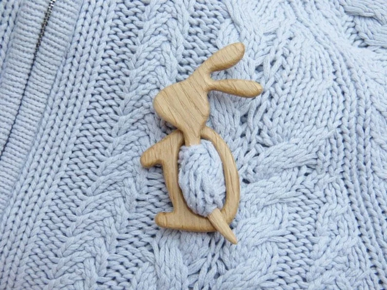 🔥LAST DAY 70% OFF🔥Brooch pin with wooden animal pattern (sweater clip)
