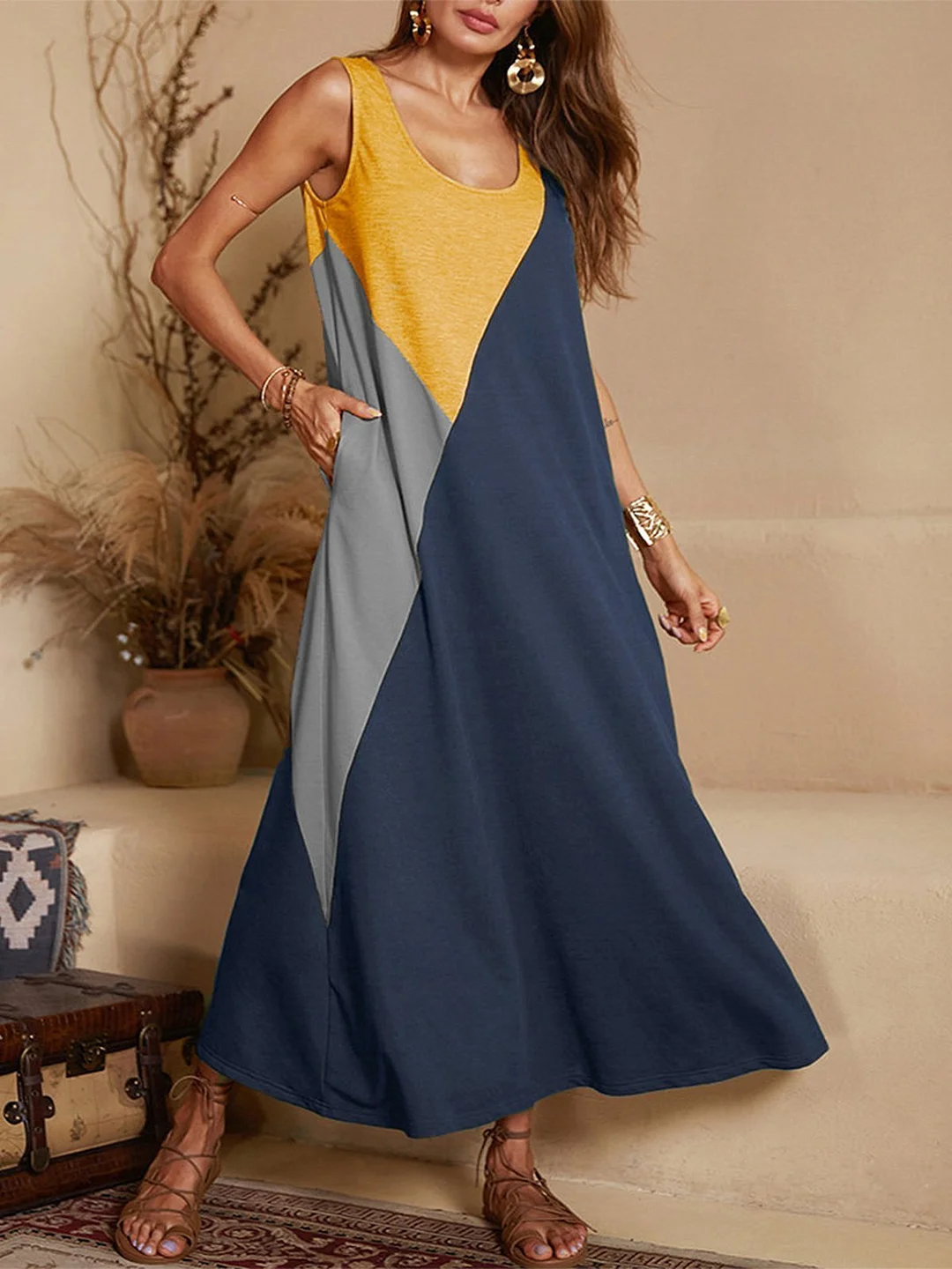 Casual Sleeveless Round Neck Plus Size Dress With Pockets