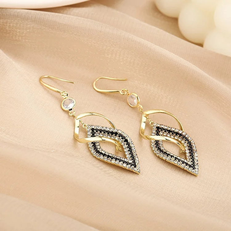 Rhombus Earrings With Diamonds