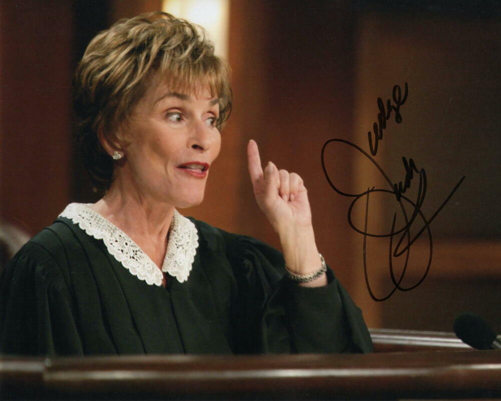 JUDGE JUDY SHEINDLIN SIGNED AUTOGRAPH 8X10 Photo Poster painting - AMERICA'S FAVORITE JUDGE RARE