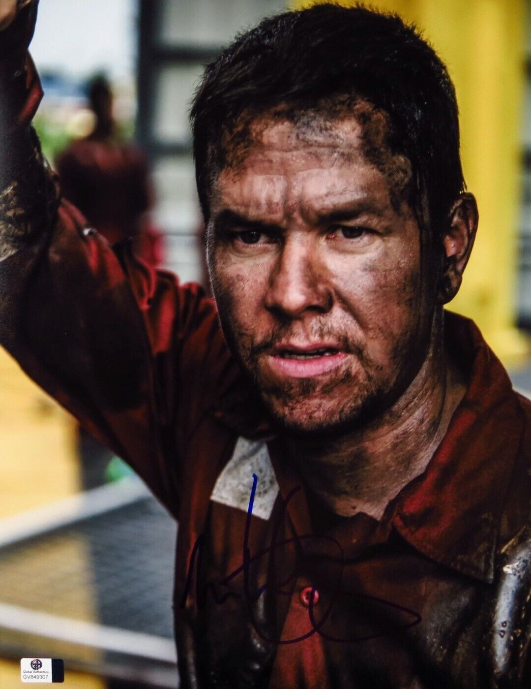 Mark Wahlberg Signed Autographed 11X14 Photo Poster painting Deepwater Horizon Close-Up GV849307