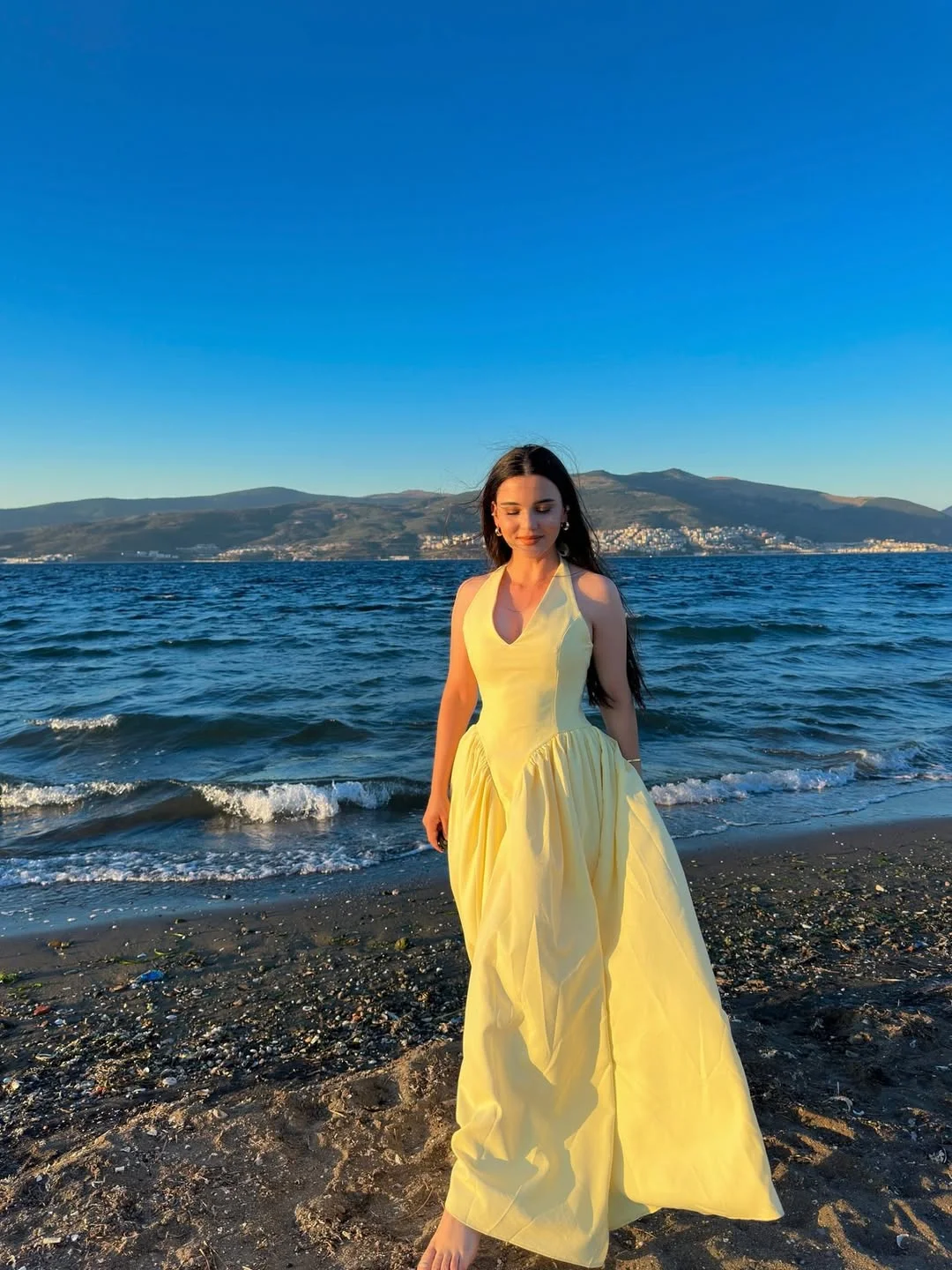 Elegant Daffodil Sleeveless Halter Strap V-Neck Prom Dress With Pockets YK0264