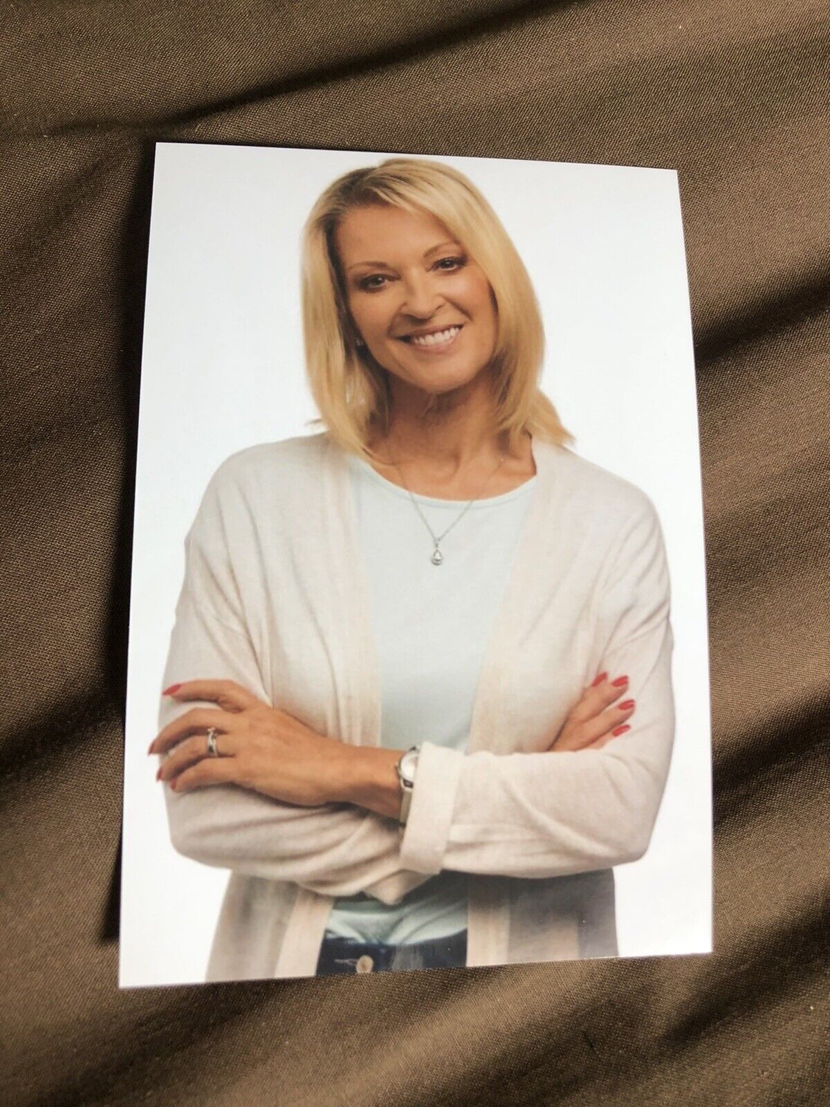 GILLIAN TAYLFORTH (EASTENDERS) UNSIGNED Photo Poster painting- 6x4”