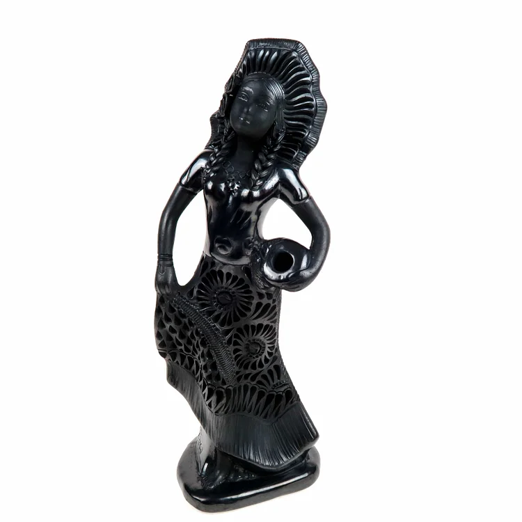 Barro Negro (Mexican Black Clay): Beautiful Oaxacan Woman