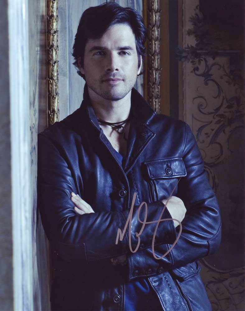 Matthew Settle In-person AUTHENTIC Autographed Photo Poster painting SHA #76155