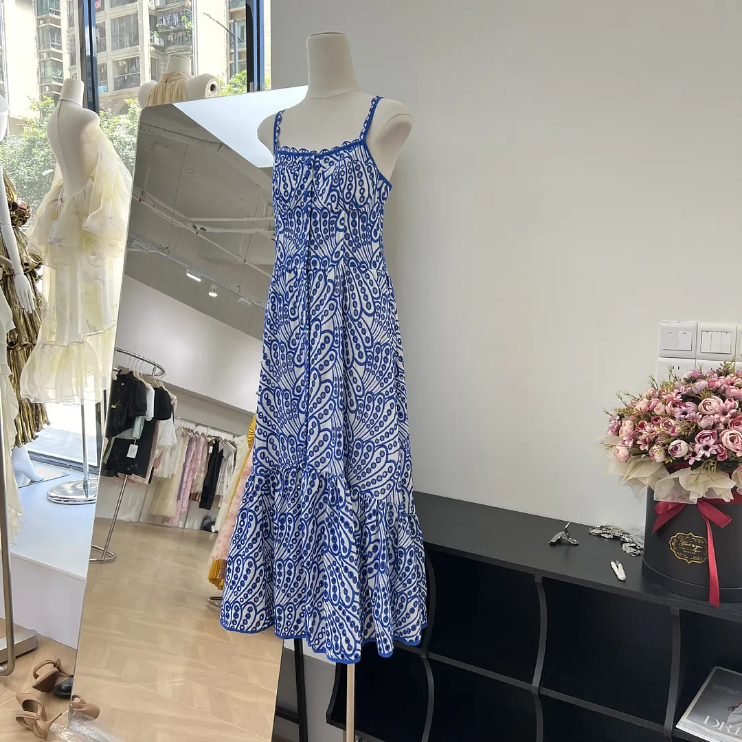 Brownm Australian Niche Design Charming Holiday Style Embroidered Sleung Sling Dress Buckled Long Skirt