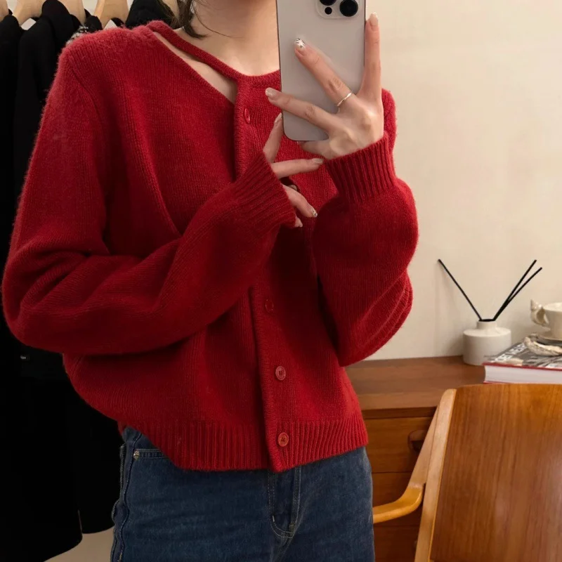Uveng Uveng Heart Machine Women's Neckline Hollow Single Buckle Knitted Shirt 2024 New Loose Winter Small Sweater