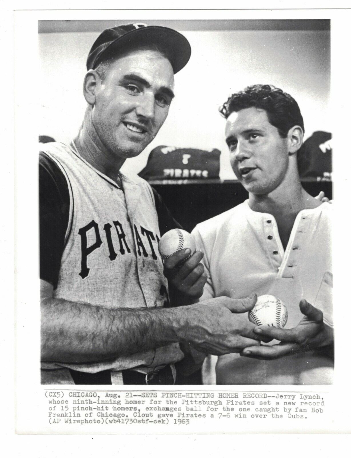 1963 Jerry Lynch Pittsburgh Pirates HR Ball With Fan 8x10 AP Wire Photo Poster painting AO117