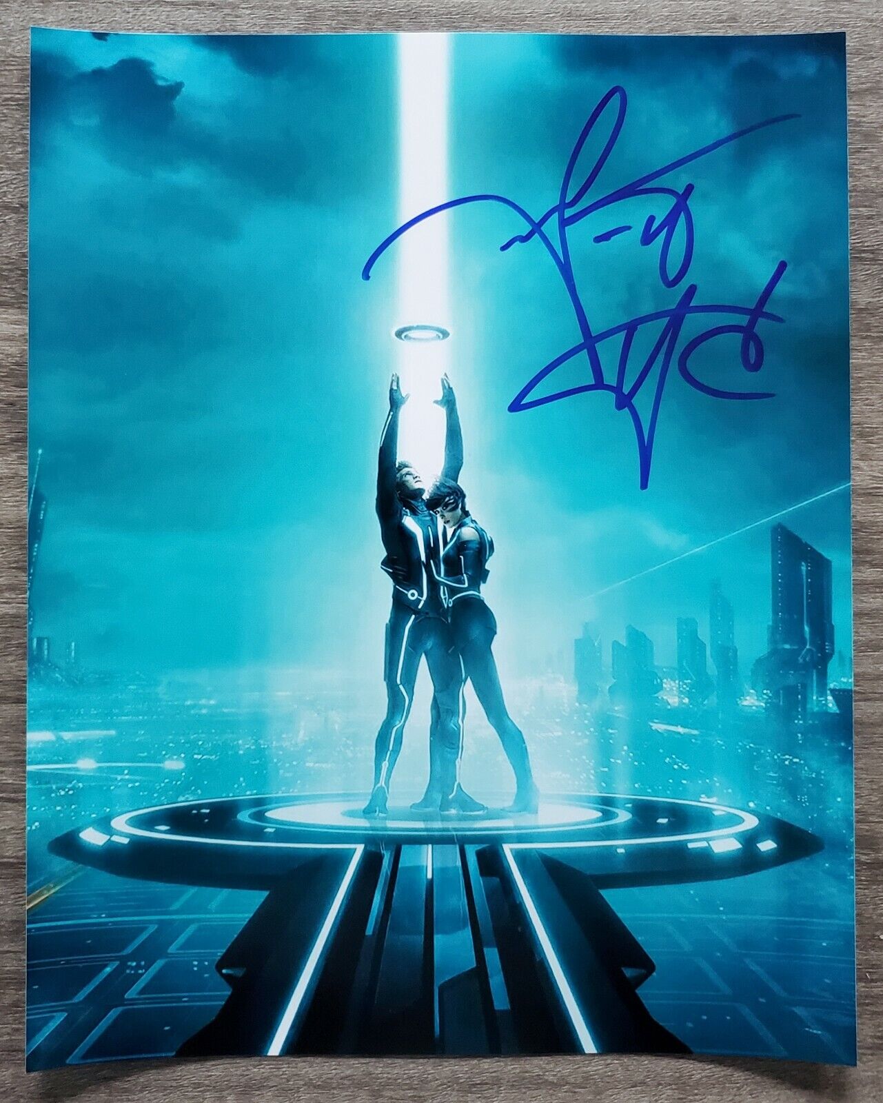 Garrett Hedlund Signed Tron Legacy 8x10 Photo Poster painting Pan Country Strong RAD